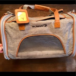 Me. peanut dog traveler bag